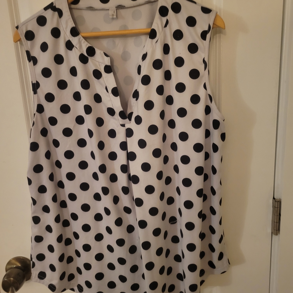 Sleeveless Black Polka Dot V-Neck Top - White/Black